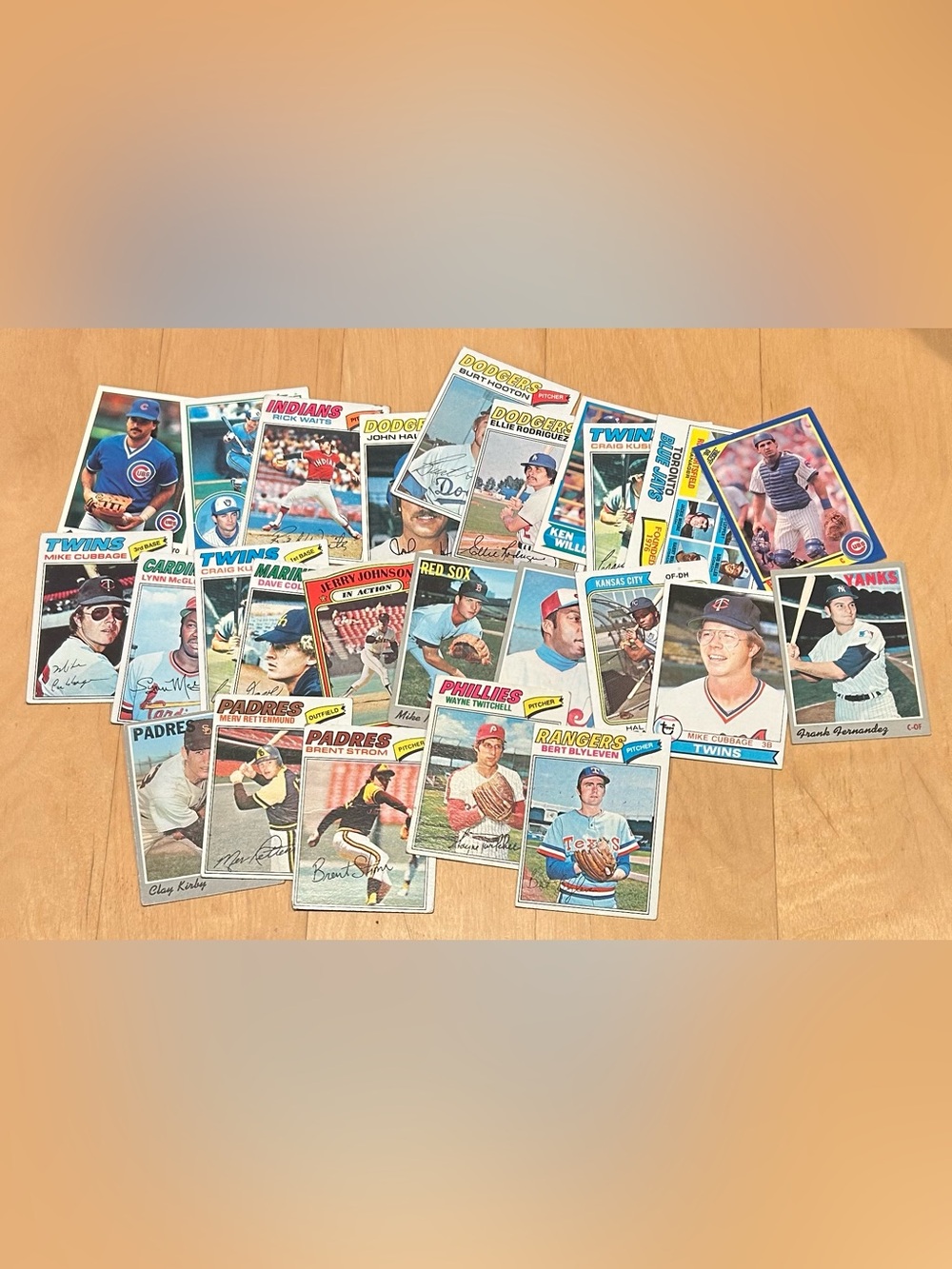 Vintage 1970’s / 1980’s MLB Collector’s Cards (Lot of 25)